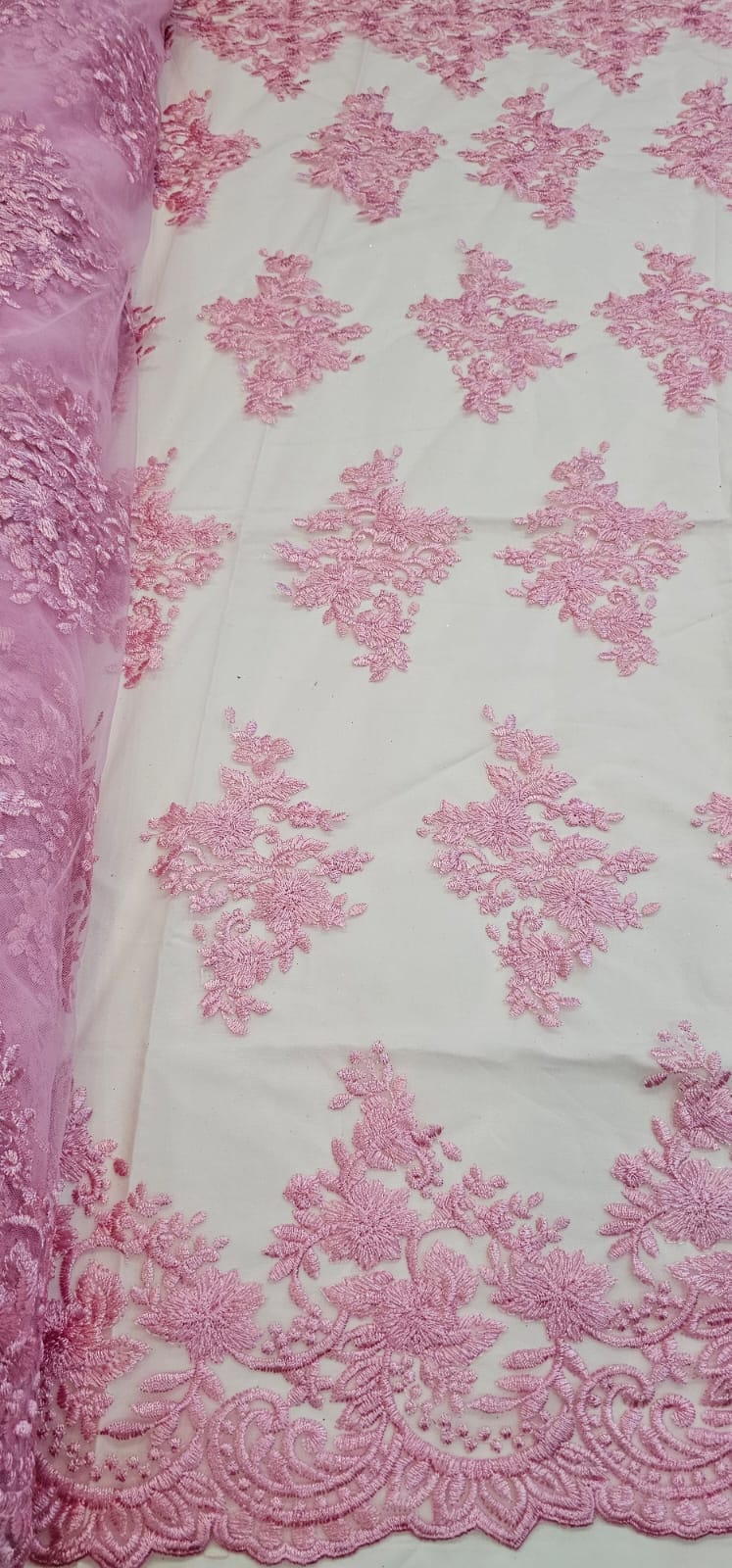 Tule Bordado com Bico Rosa Chiclete 481A