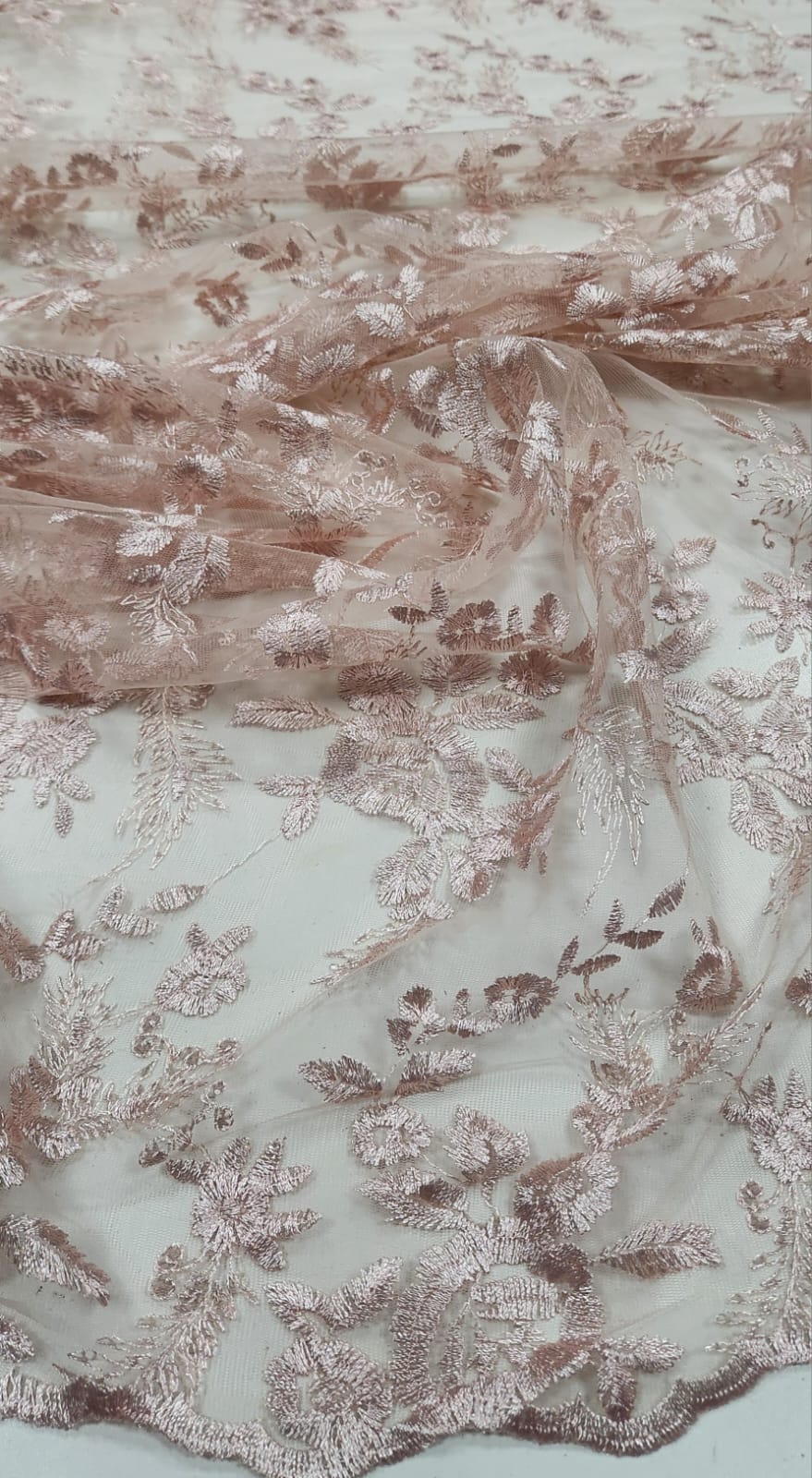 Tule Bordado com Bico Rosê Claro Modelo 26