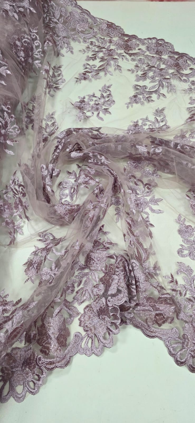 Tule Bordado com Bico Uva Claro 13
