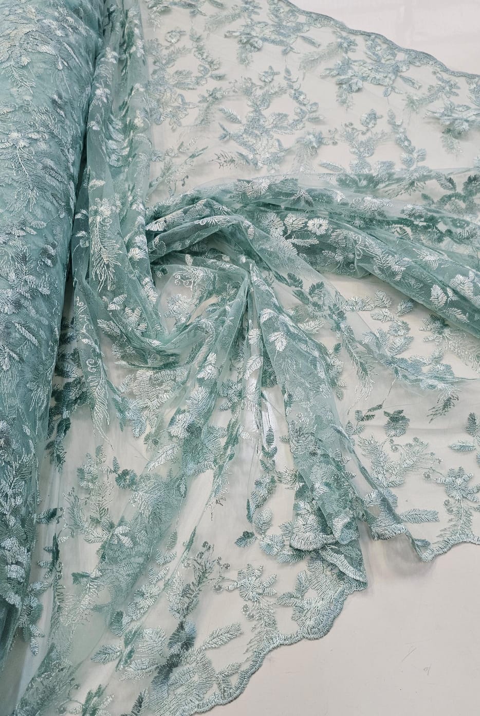 Tule Bordado com Bico Verde Menta Modelo 26