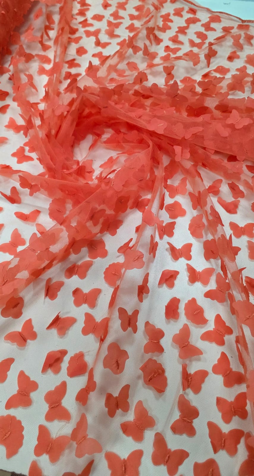 Tule Bordado com Borboletas em 3D Laranja