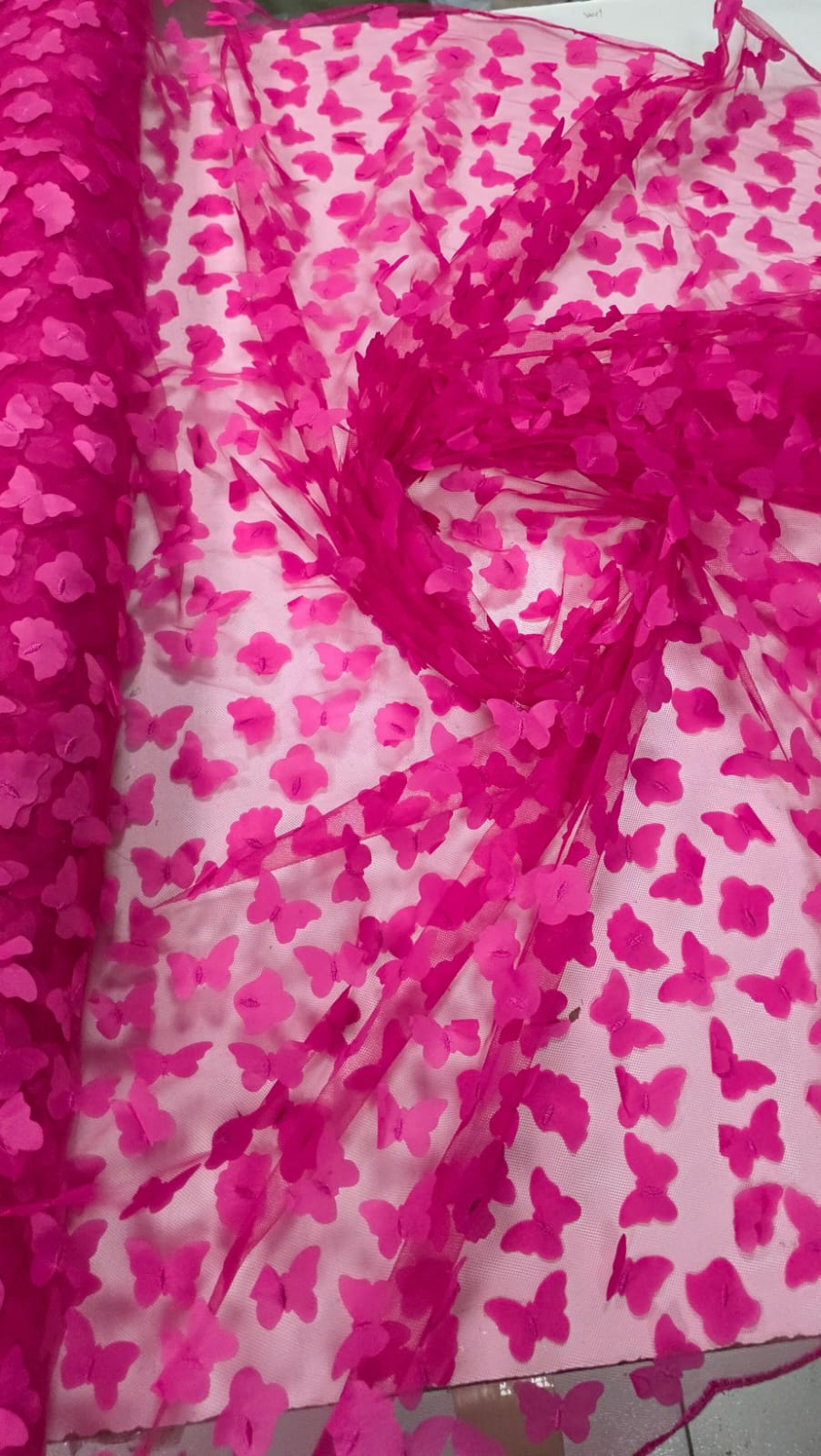 Tule Bordado com Borboletas em 3D Pink