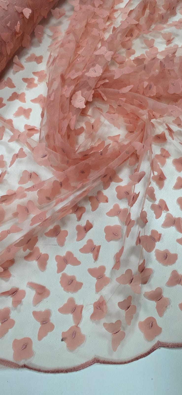 Tule Bordado com Borboletas em 3D Rosê