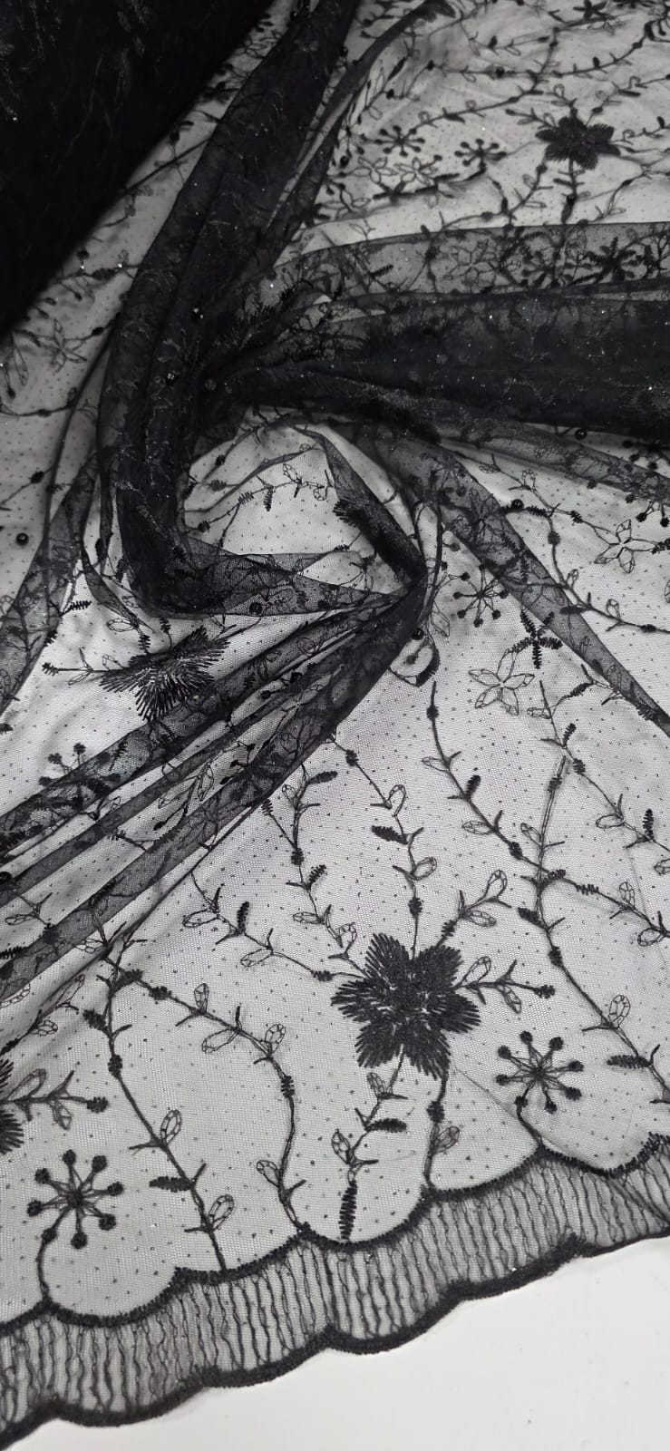 Tule Bordado com Pérolas e Glitter Turim Preto Modelo 05