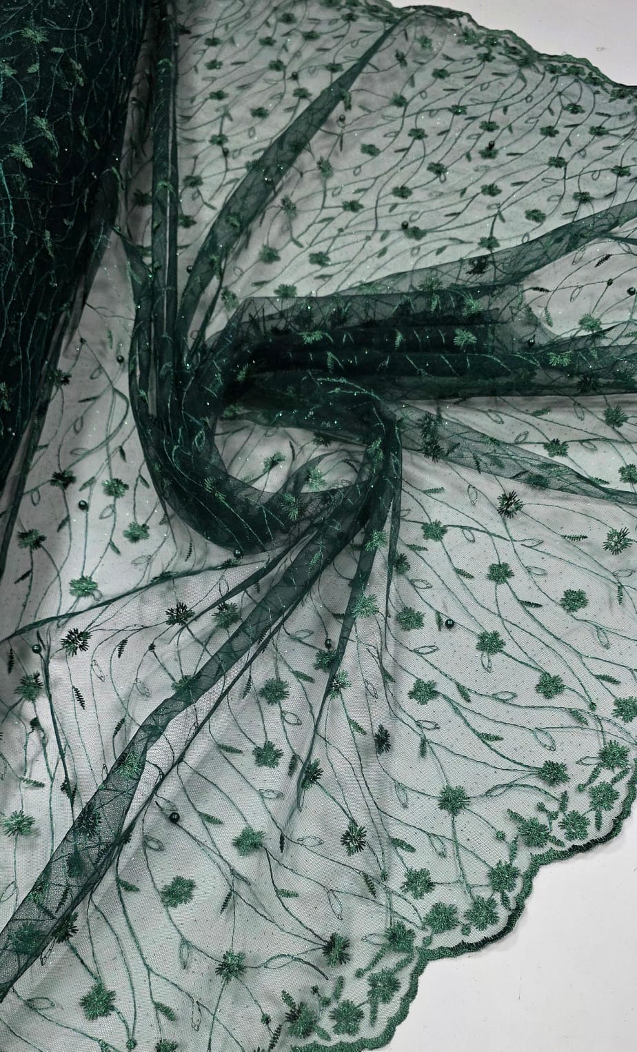 Tule Bordado com Pérolas e Glitter Turim Verde Floresta Modelo 07