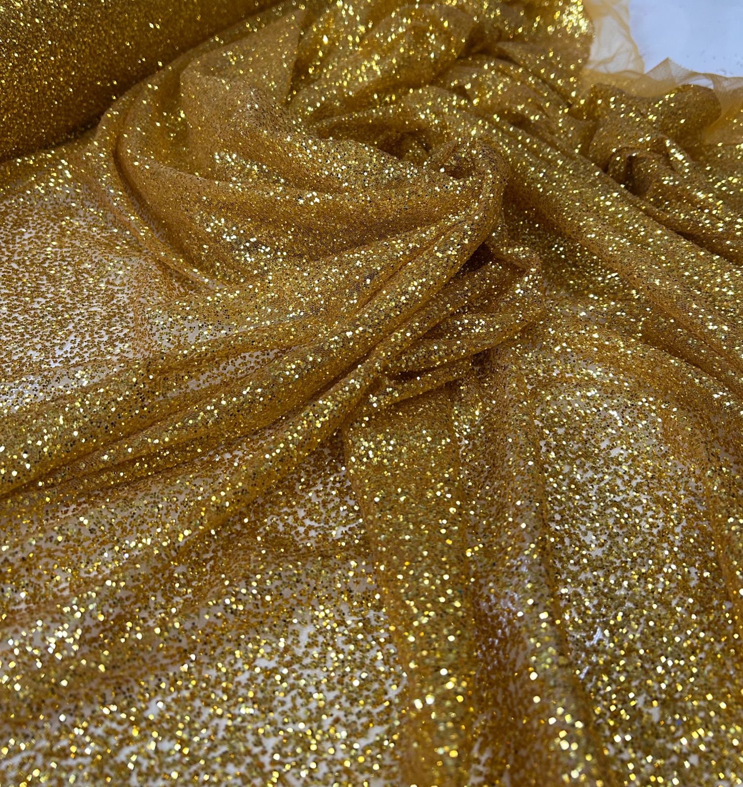 Tule com Glitter Dourado Ouro Pesado  02