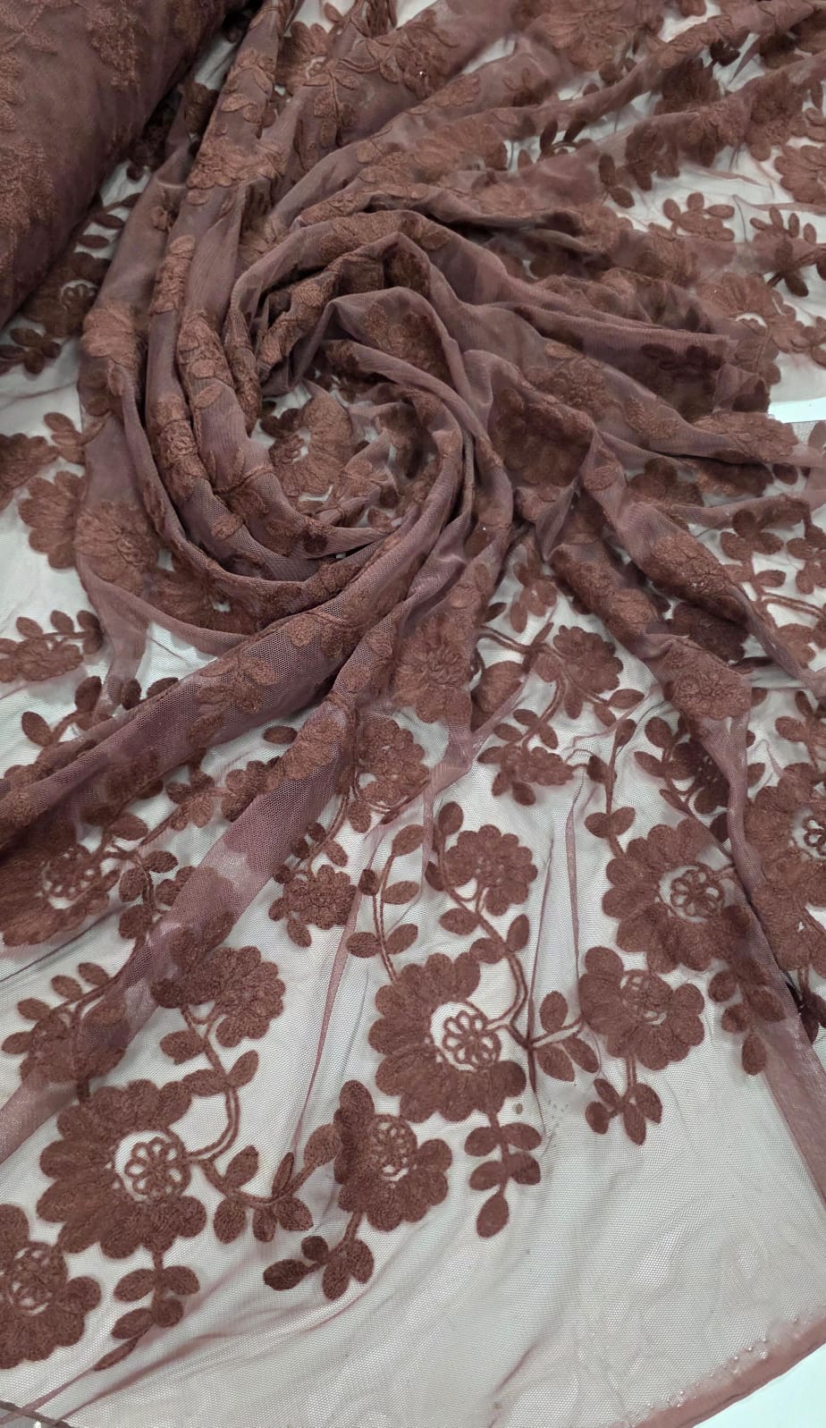 Tule Bordado Floral Opaco Marrom