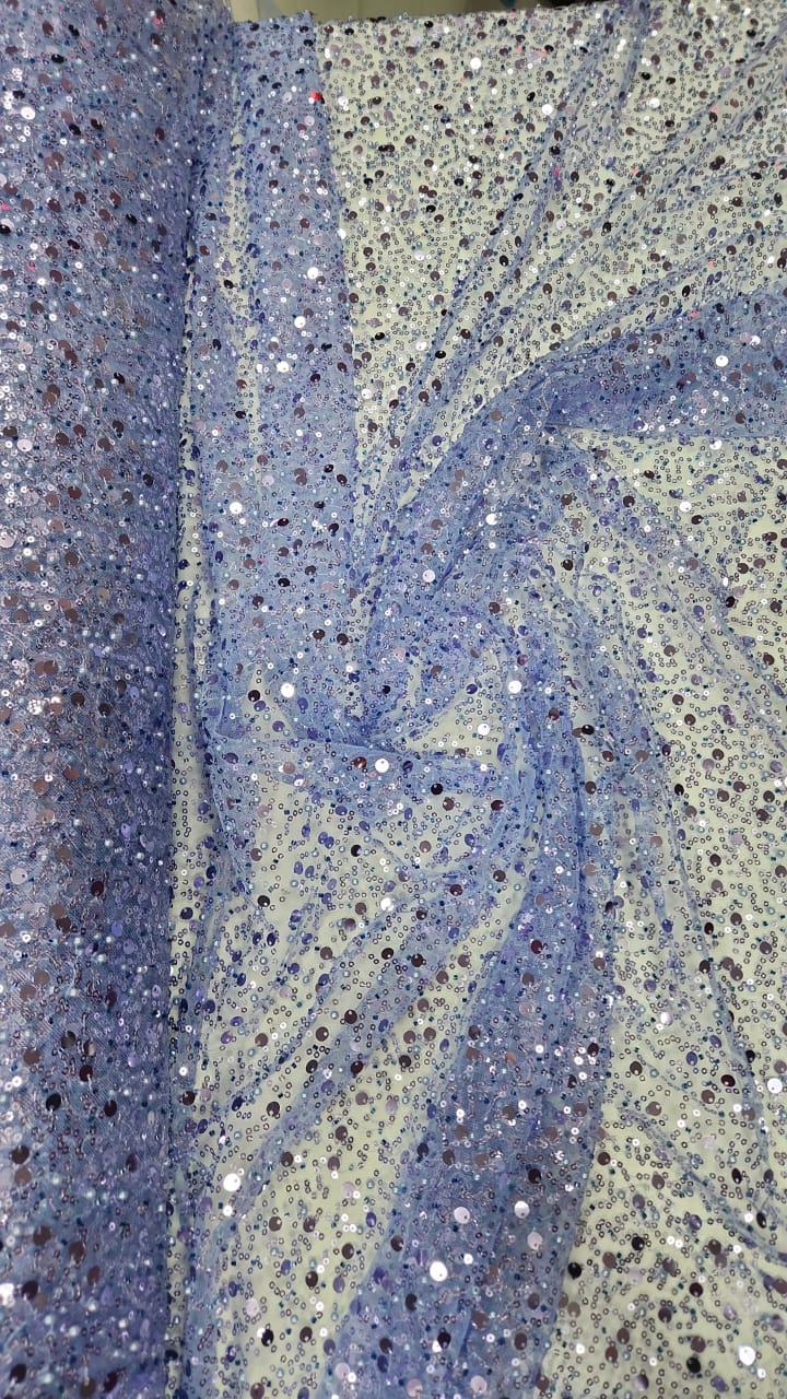 Tule Bordado Azul Serenity com Paetês e Pedrarias Lilás Claro