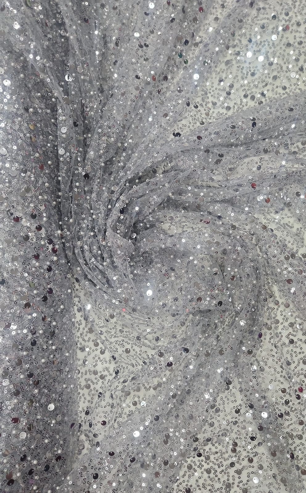 Tule Bordado com Paetês e Pedrarias Cinza