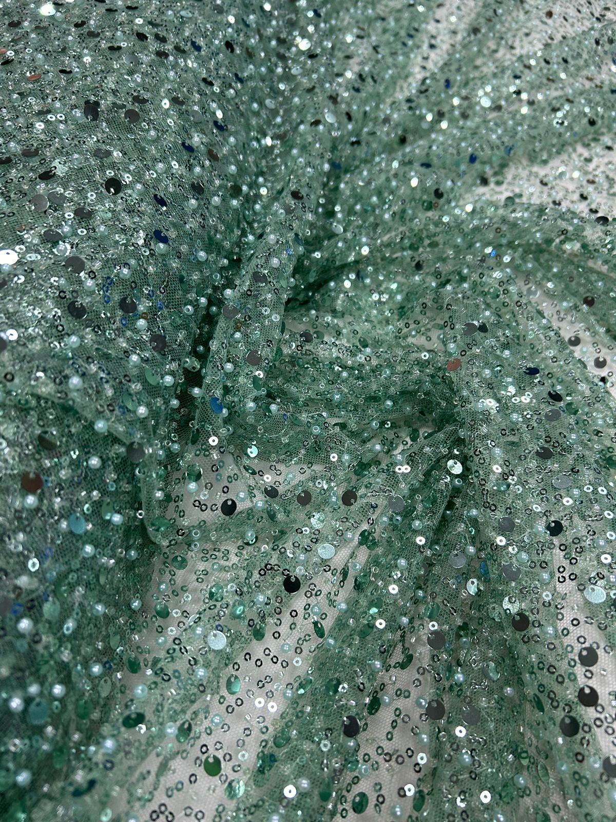 Tule Bordado com Paetês e Pedrarias Verde Menta