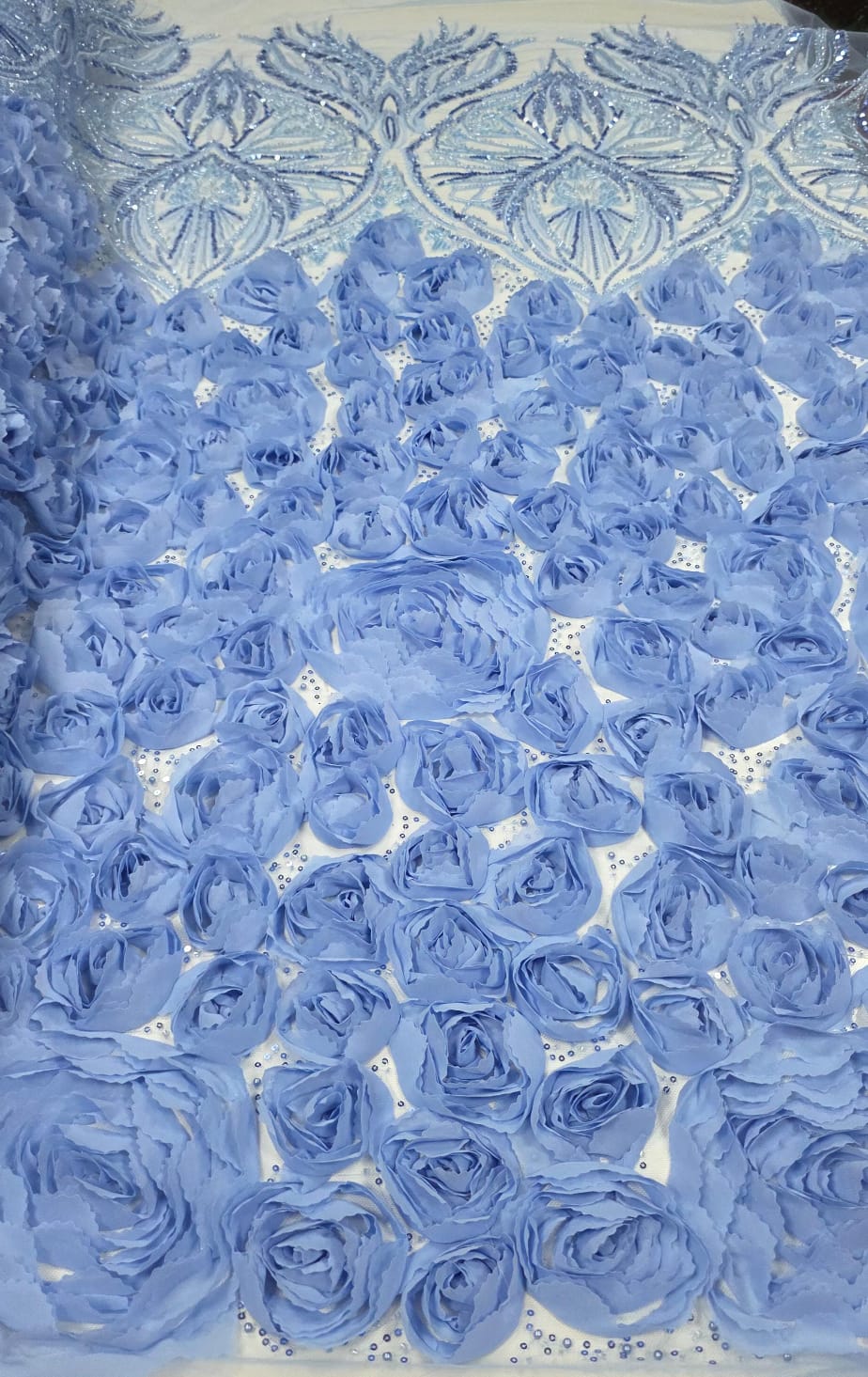Tule Bordado com Pedrarias 3D Floral em Georgete Azul Serenity