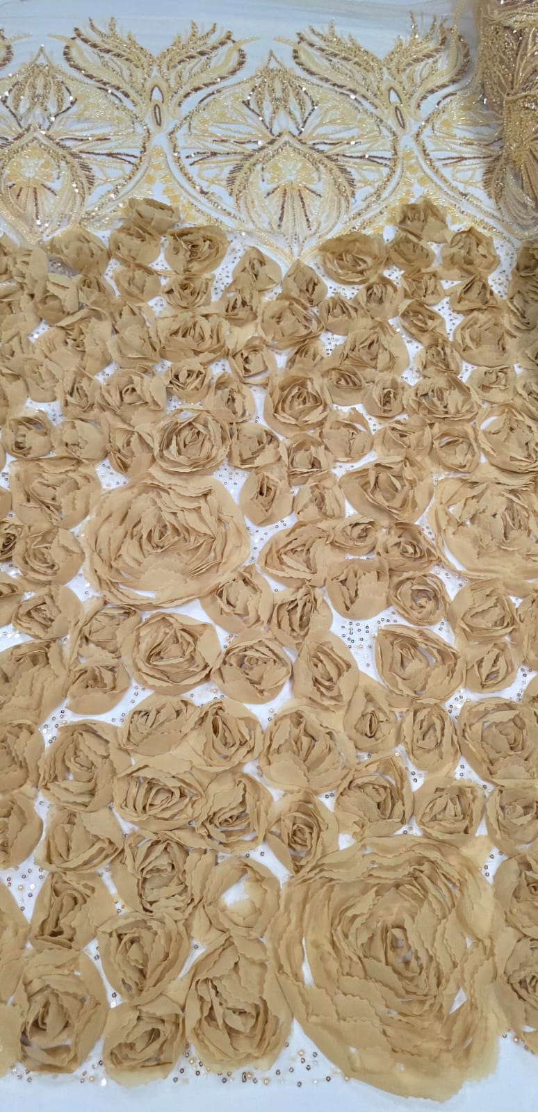 Tule Bordado com Pedrarias 3D Floral em Georgete Dourado