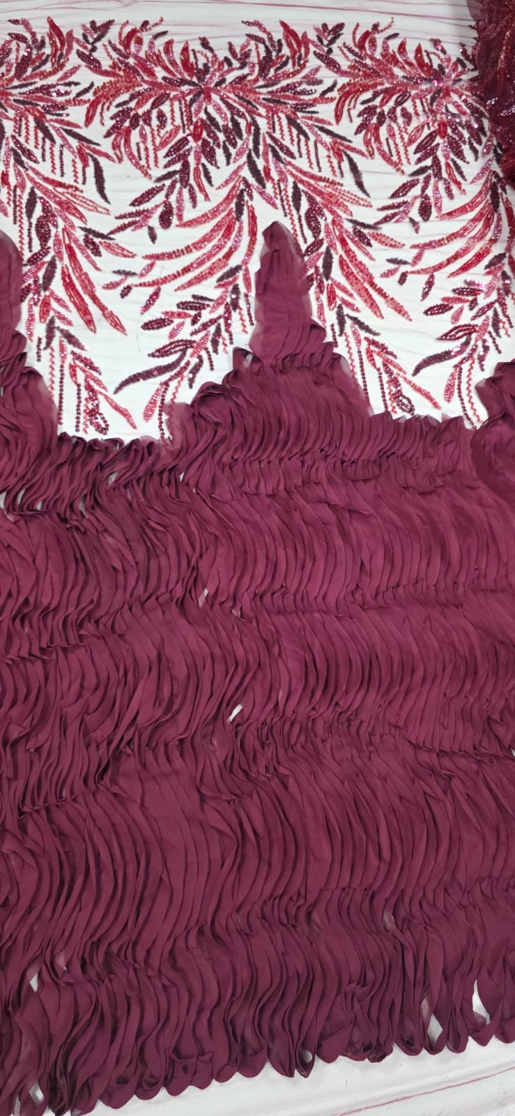 Tule Bordado com Pedrarias 3D Wave em Georgete Marsala