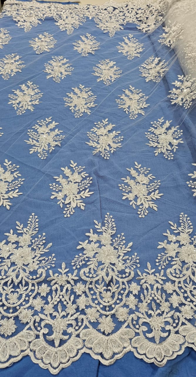 Tule Bordado com Pedrarias Branco I17