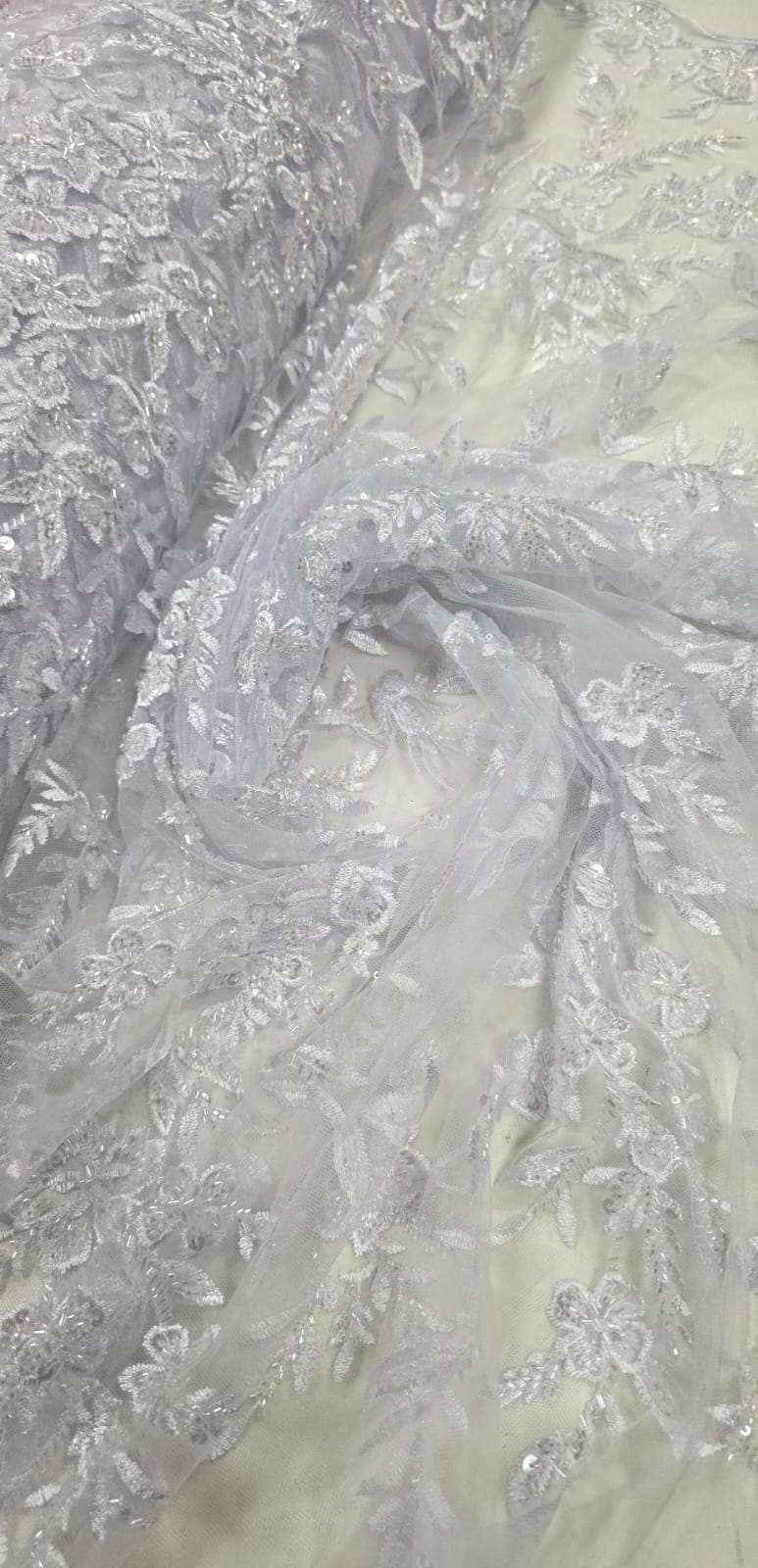 Tule Bordado com Pedrarias Branco Modelo ST933