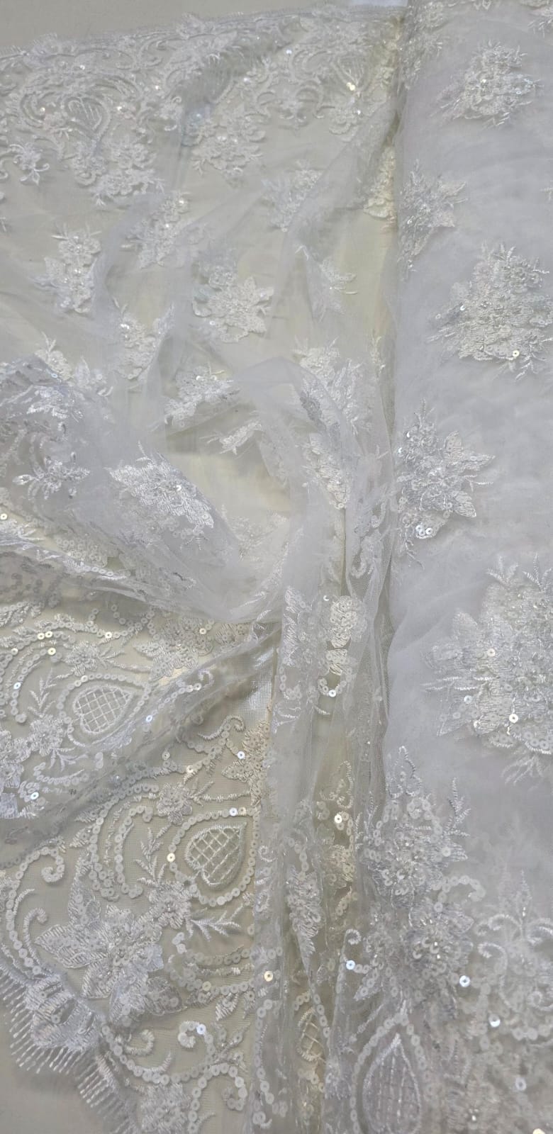 Tule Bordado com Pedrarias Dolce Branco