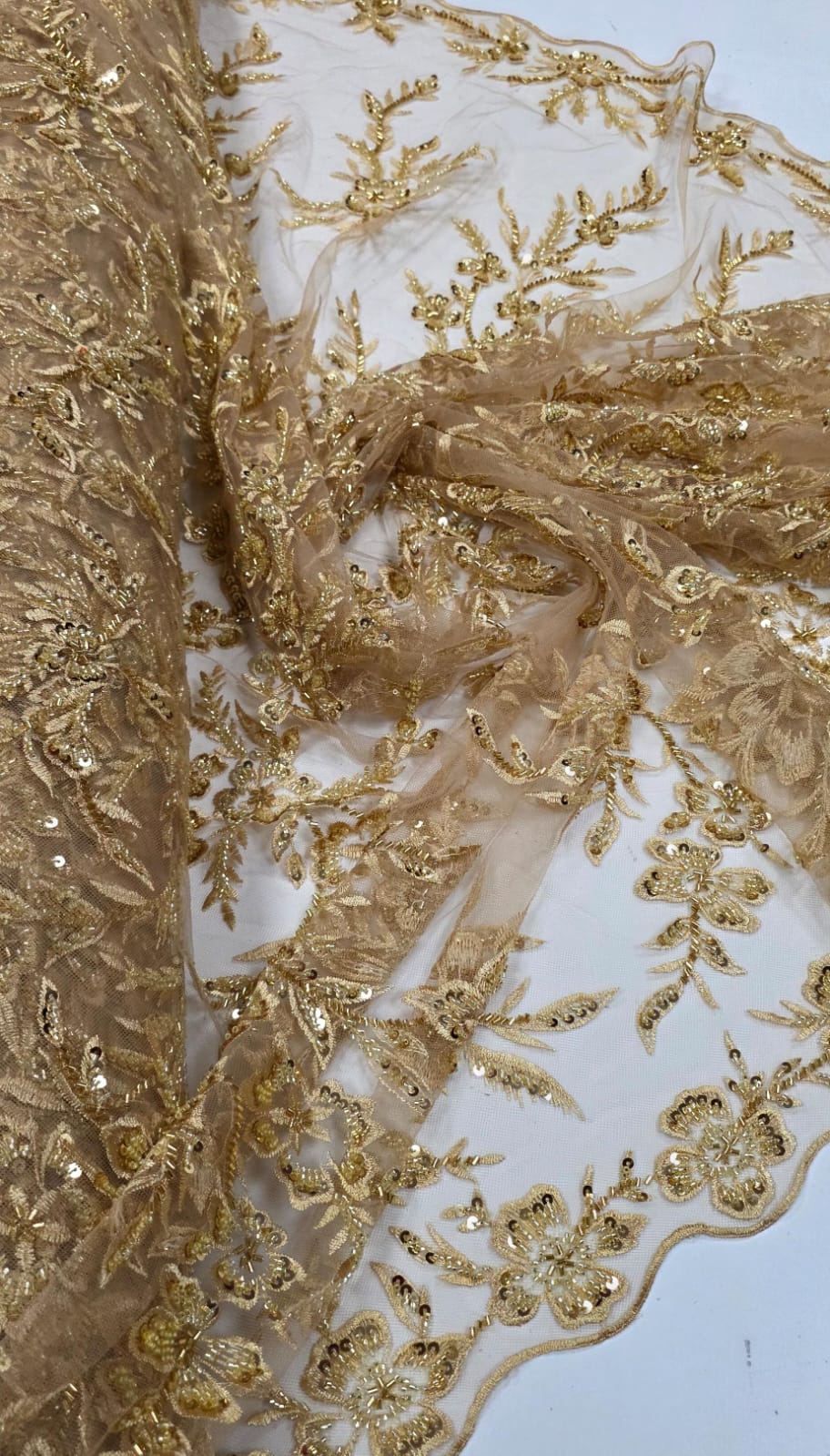 Tule Bordado com Pedrarias Dourado Modelo ST933