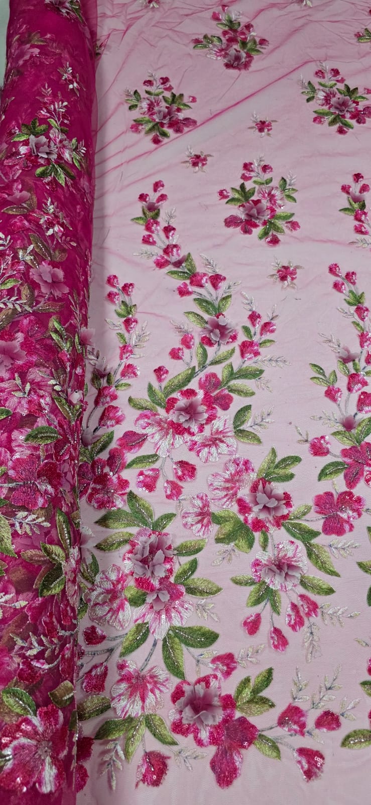 Tule Bordado com Pedrarias e Flores em 3D Jardim Encantado Pink