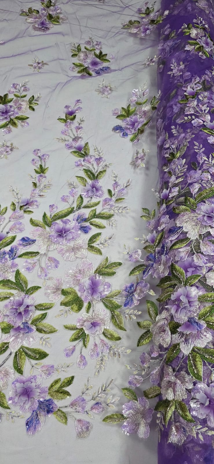 Tule Bordado com Pedrarias e Flores em 3D Jardim Encantado Uva