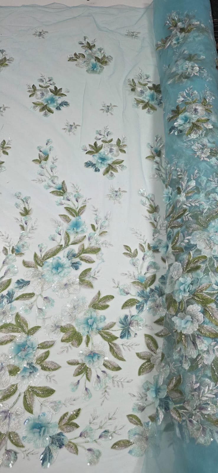 Tule Bordado com Pedrarias e Flores em 3D Jardim Encantado Verde Tiffany