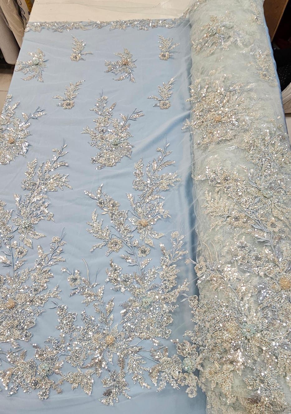 Tule Bordado com Pedrarias Premium Azul Bebê  Multicolor 3D  Modelo W1F2758 