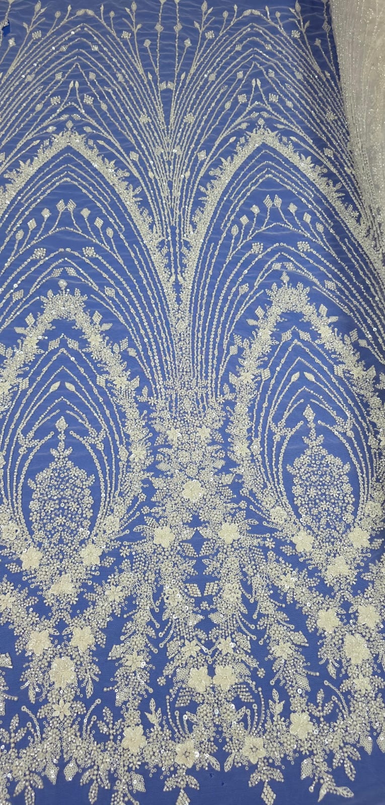 Tule Bordado com Pedrarias Premium Branco ST19