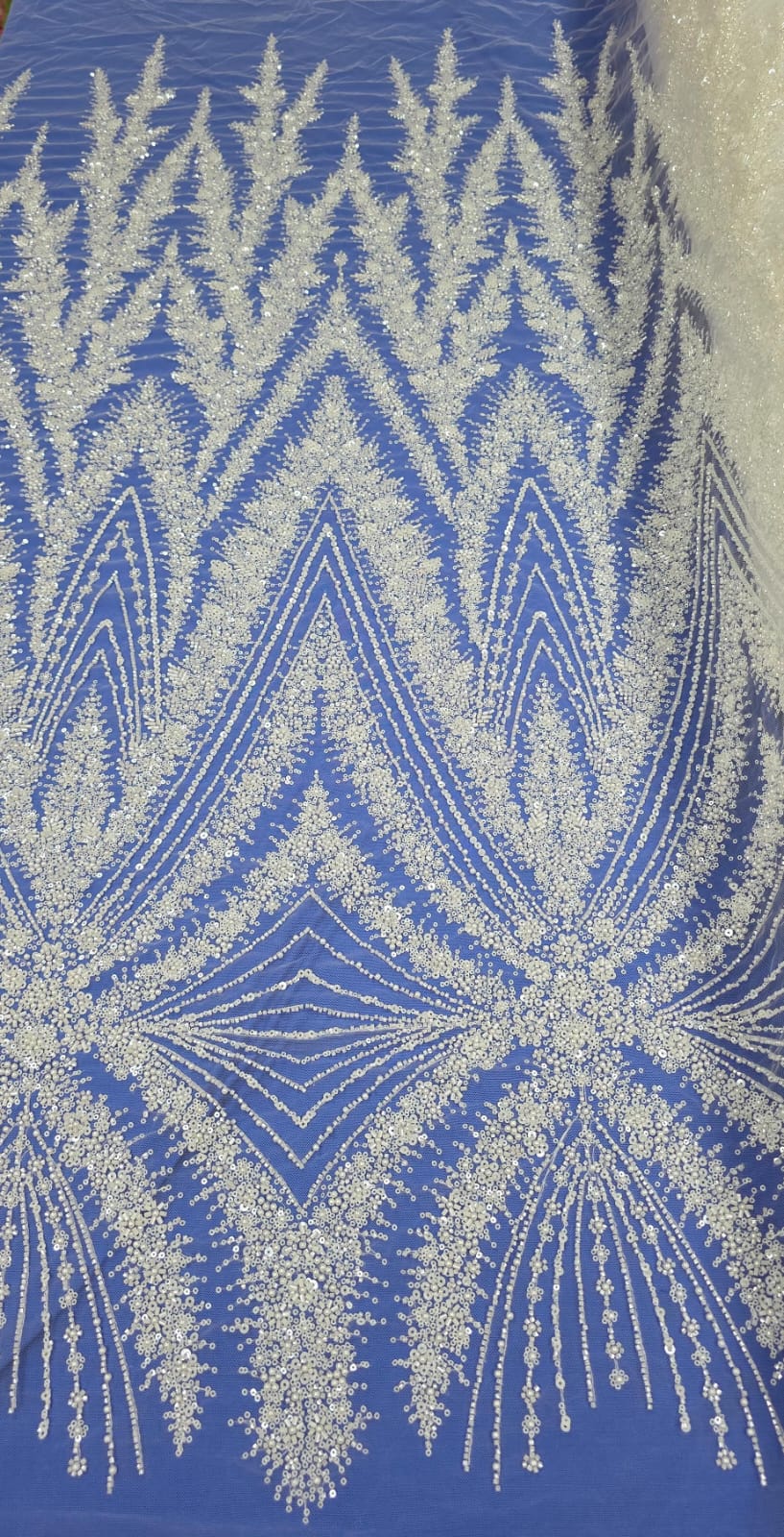 Tule Bordado com Pedrarias Premium Branco ST26