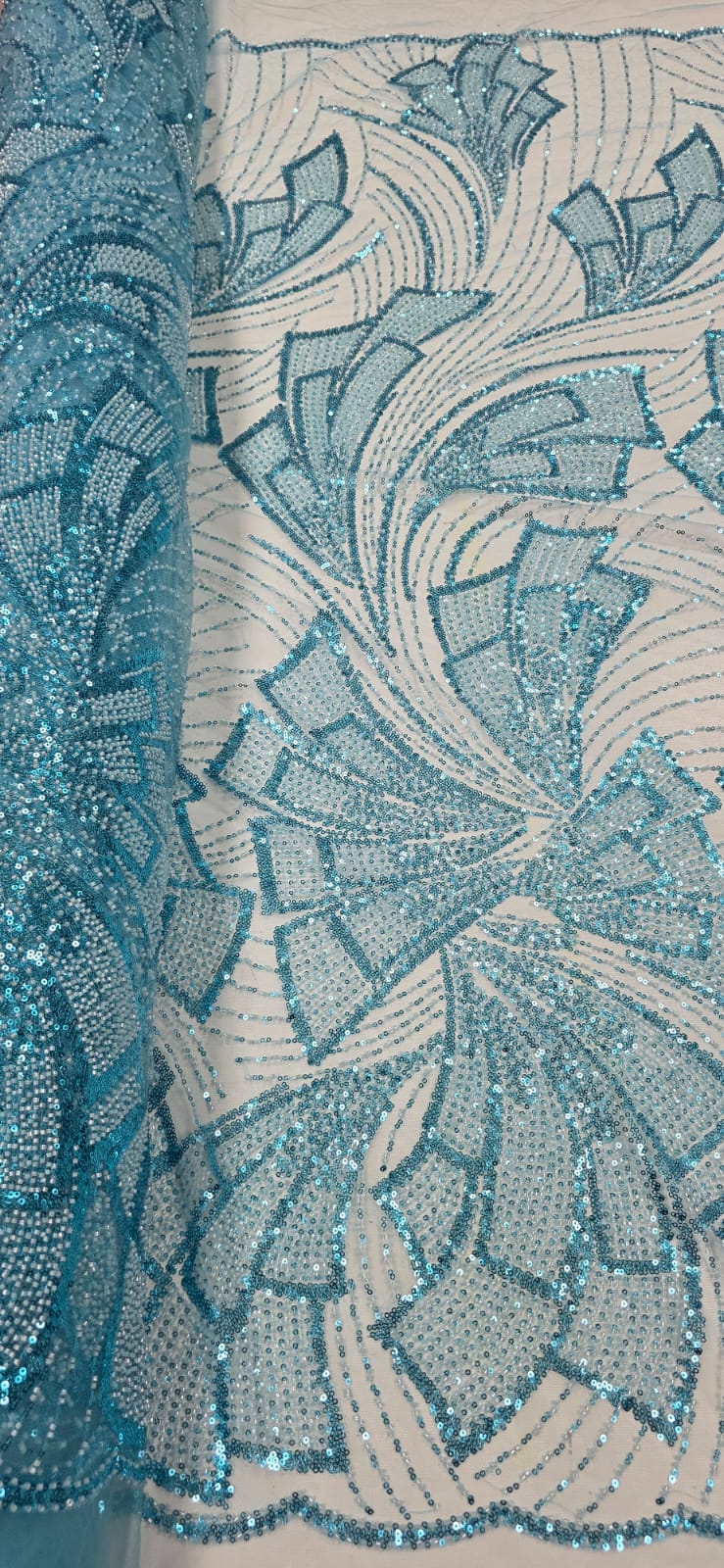 Tule Bordado com Pedrarias Premium Monte Carlo Azul Turquesa Modelo 275