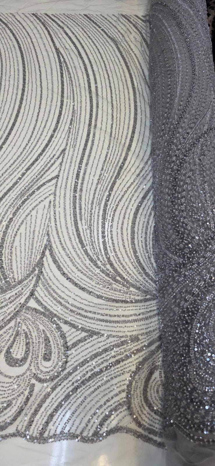 Tule Bordado com Pedrarias Premium Monte Carlo Prata Modelo 337
