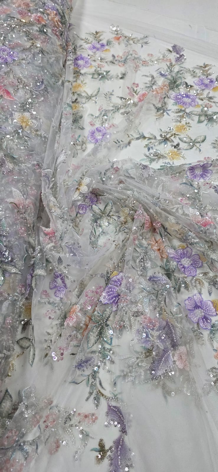 Tule Bordado com Pedrarias Premium Primavera Multicolor Branco