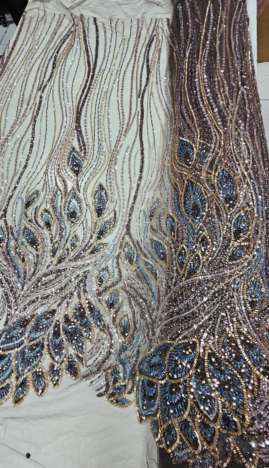 Tule Bordado com Pedrarias Premium Rosê Gold com Azul Petróleo Multicolor Modelo HT98370