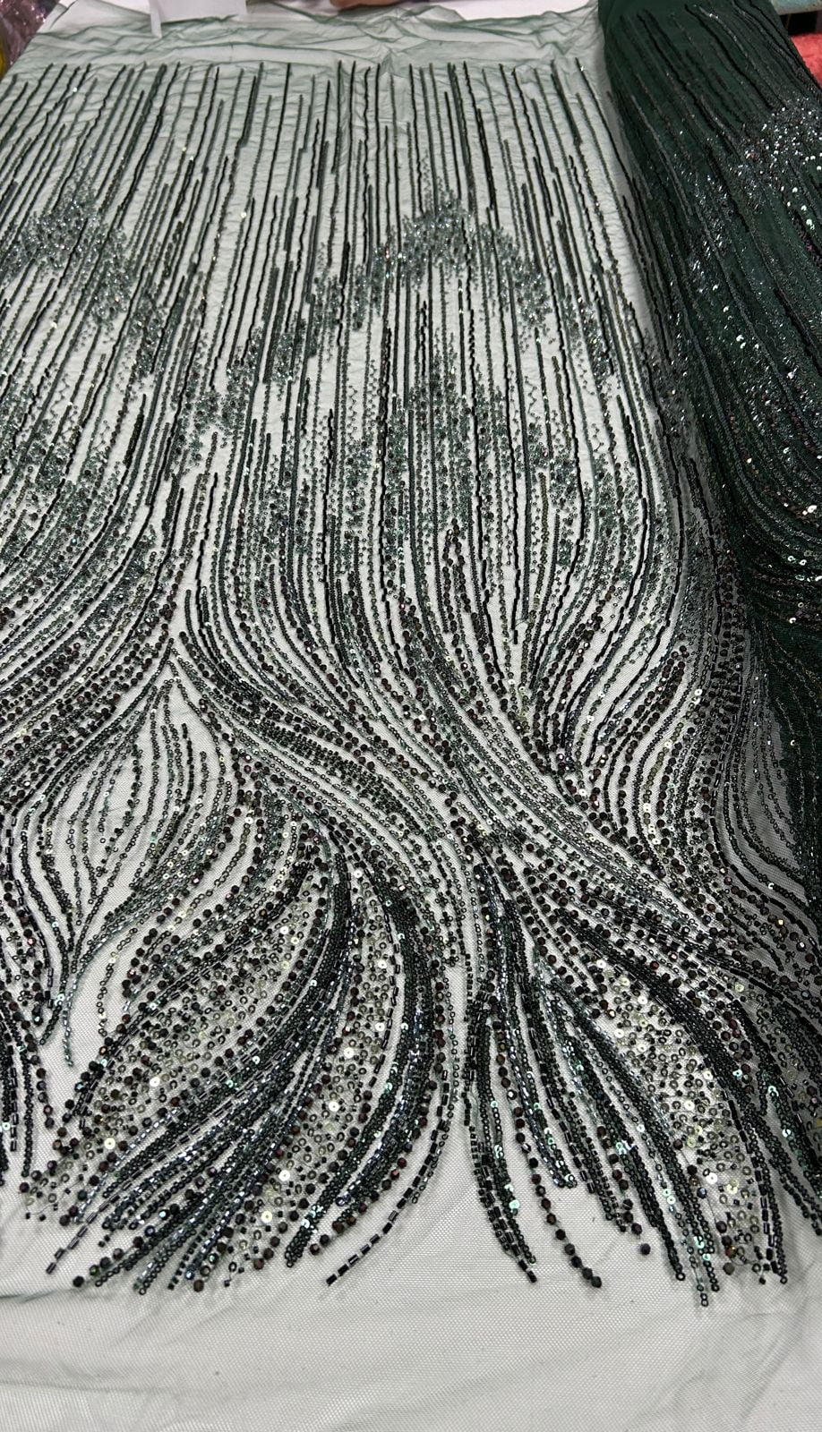 Tule Bordado com Pedrarias Premium Verde Floresta Modelo HT97436
