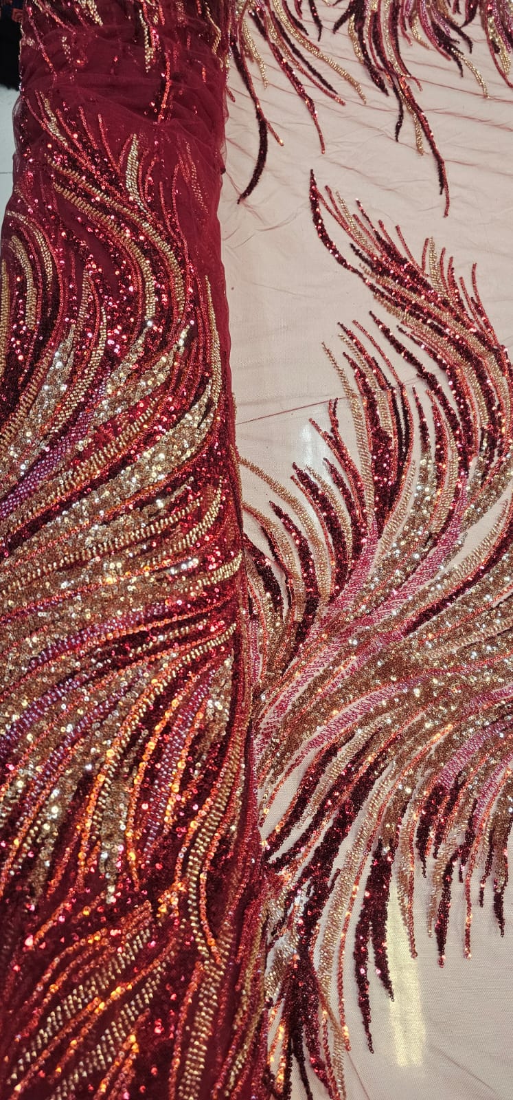 Tule Bordado com Pedrarias Premium Vermelho Cereja Multicolor HT70575