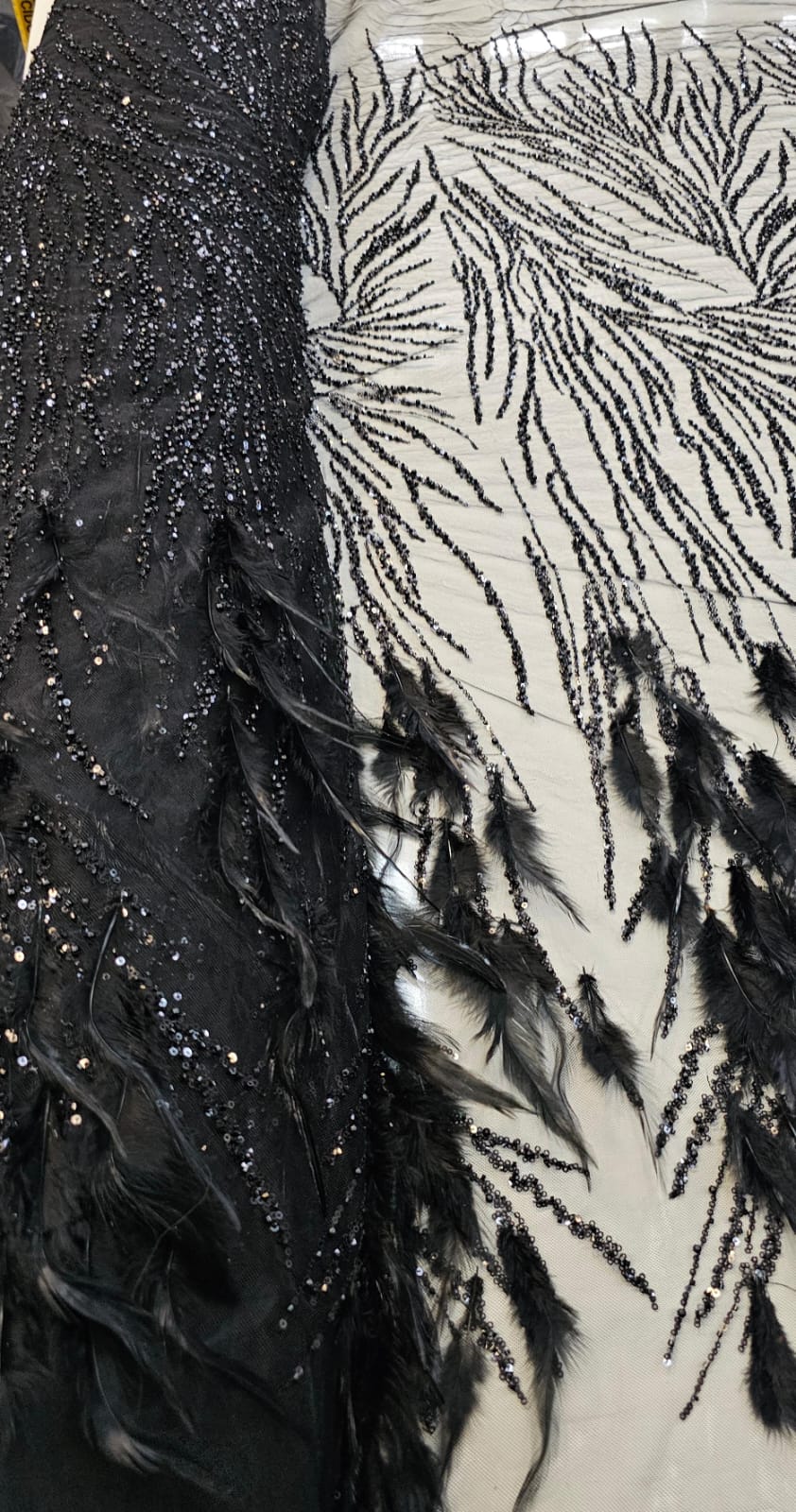 Tule Bordado Premium Com Pedrarias e Plumas Preto
