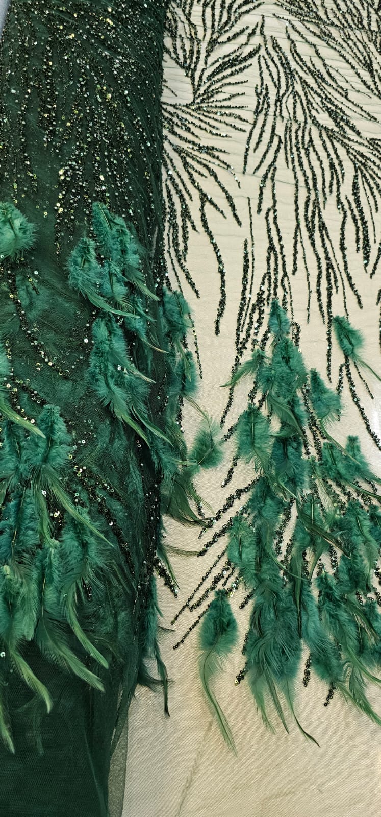 Tule Bordado Premium Com Pedrarias e Plumas Verde Floresta