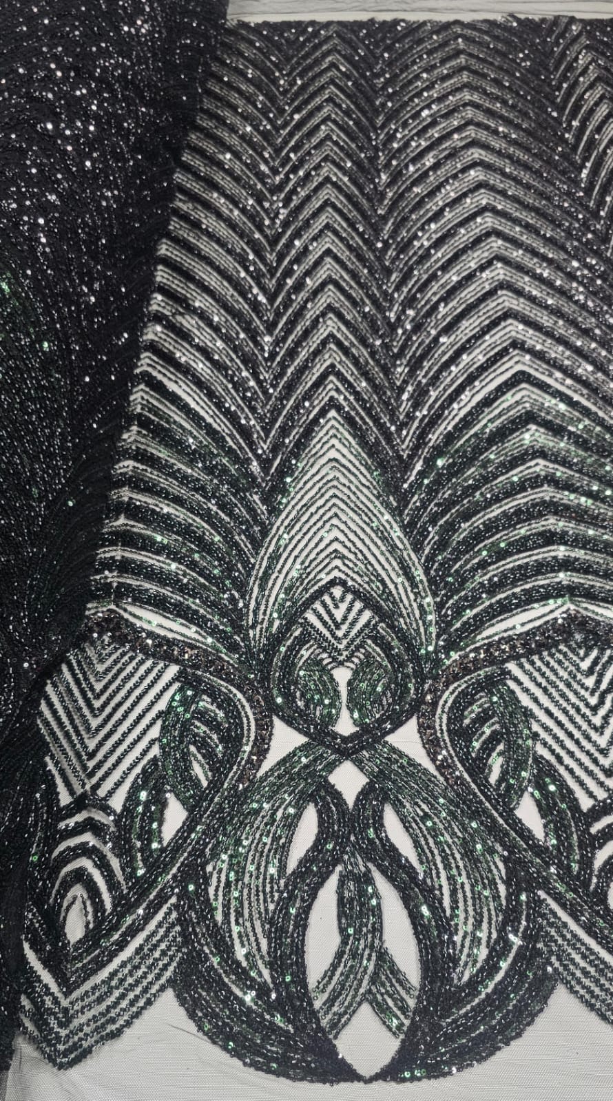 Tule Bordado Premium com Pedrarias Verde Floresta com Preto HS2995