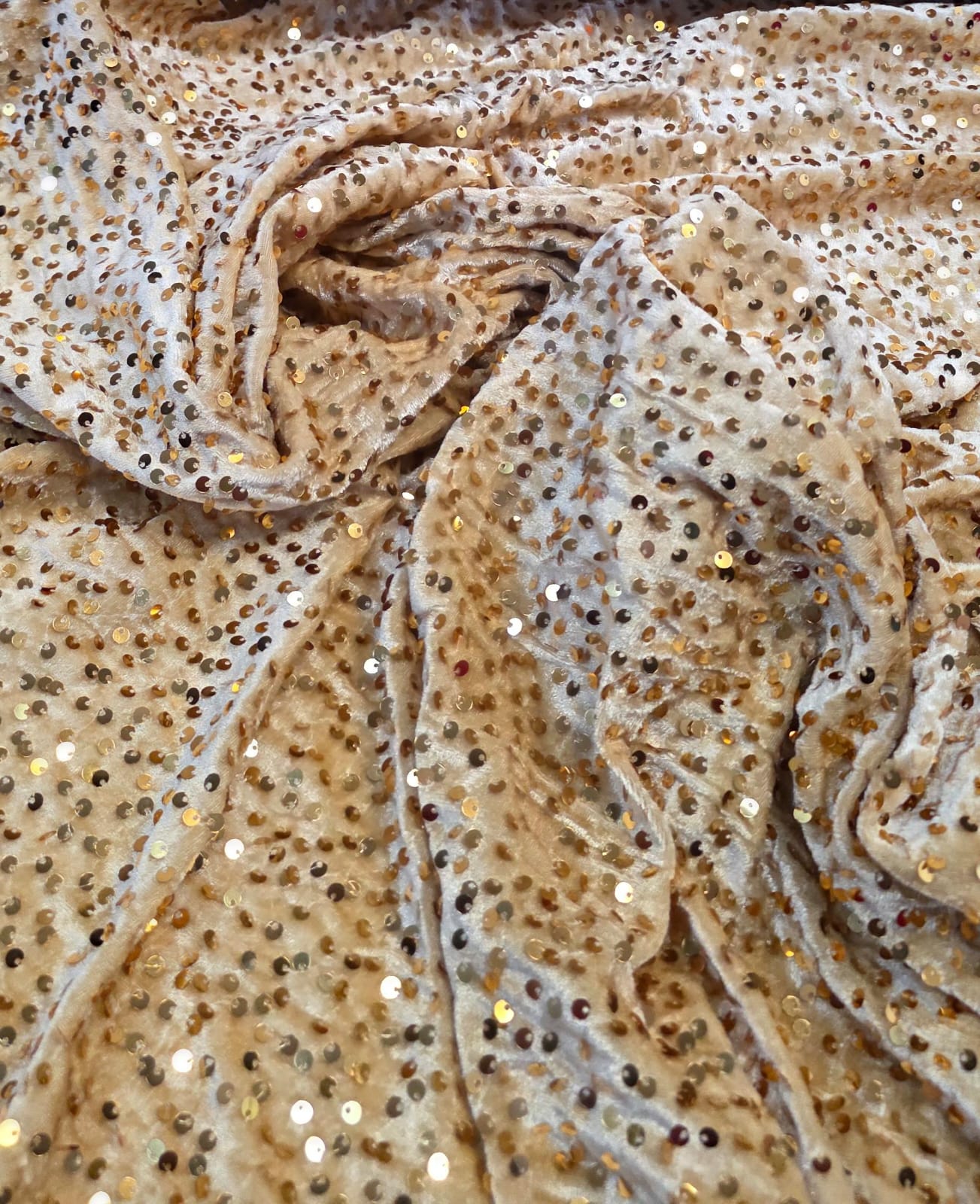 Veludo Cristal Bordado Dourado Claro