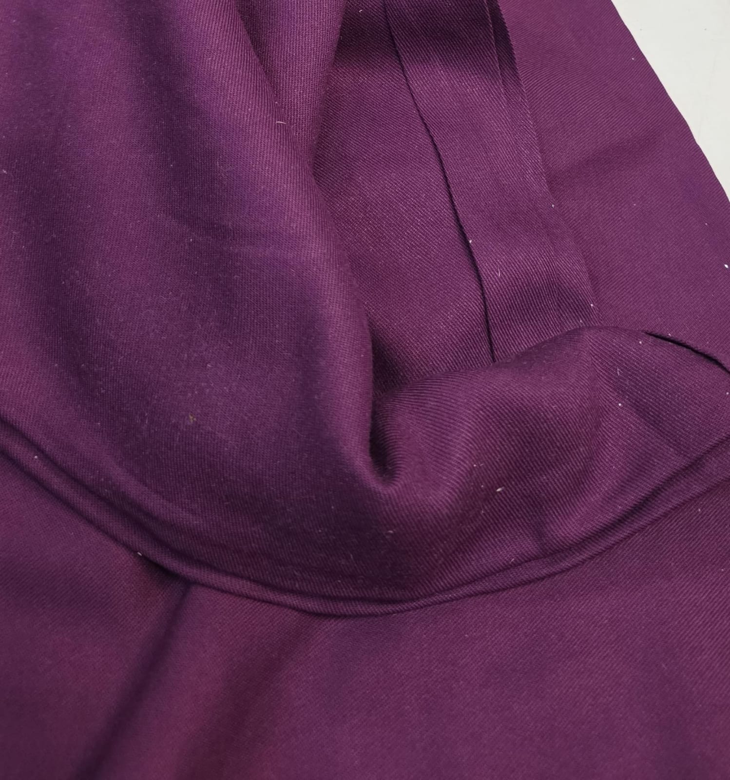 Viscose twill sarjada roxo- Comprimento 1,40 m x Largura 1,50 m