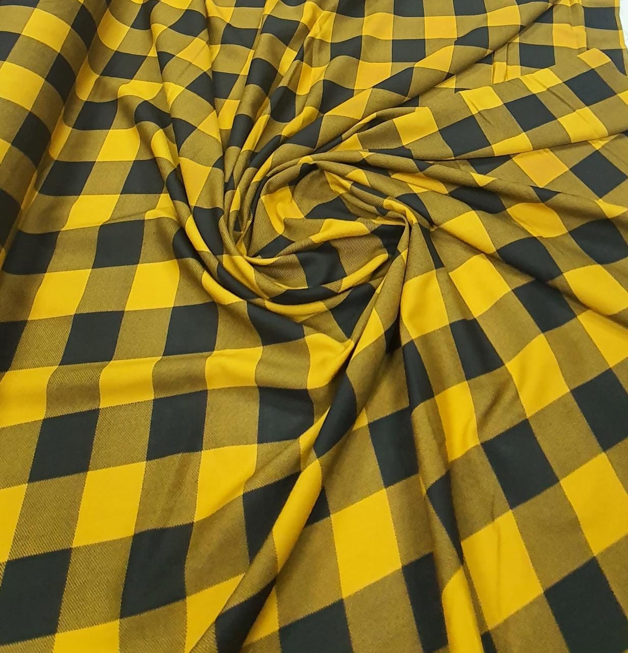 Popeline de Viscose Estampada Xadrez Amarelo Mostarda com Preto