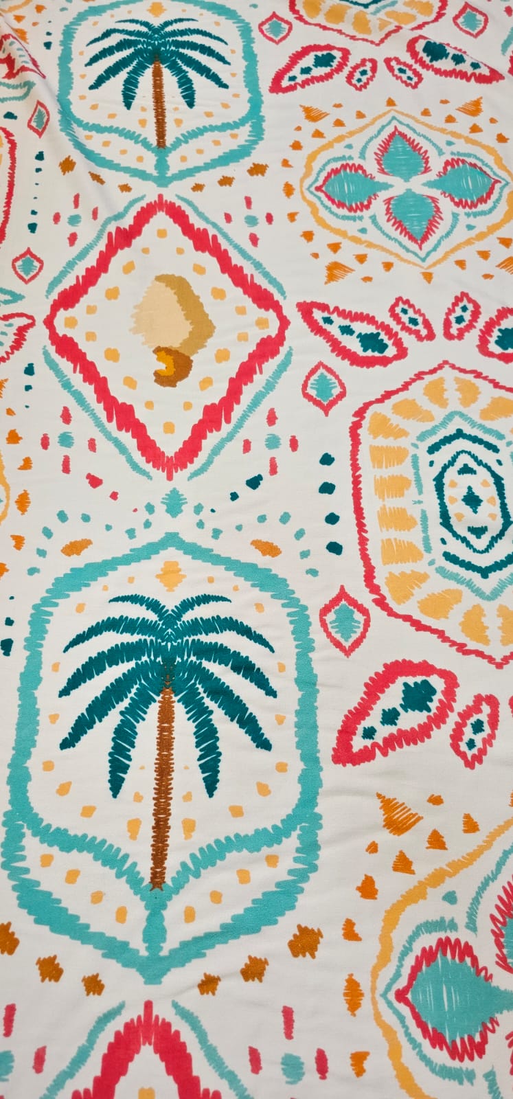  Viscose Estampada Digital Fundo Amarelo Claro M0034
