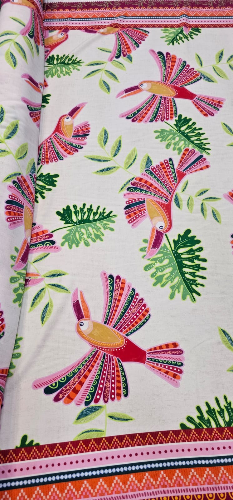  Viscose Estampada Digital Fundo Off White  P6758