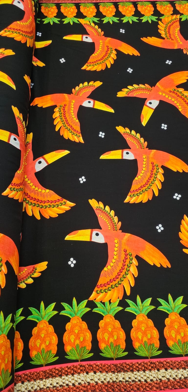  Viscose Estampada Digital Fundo Preto E0001