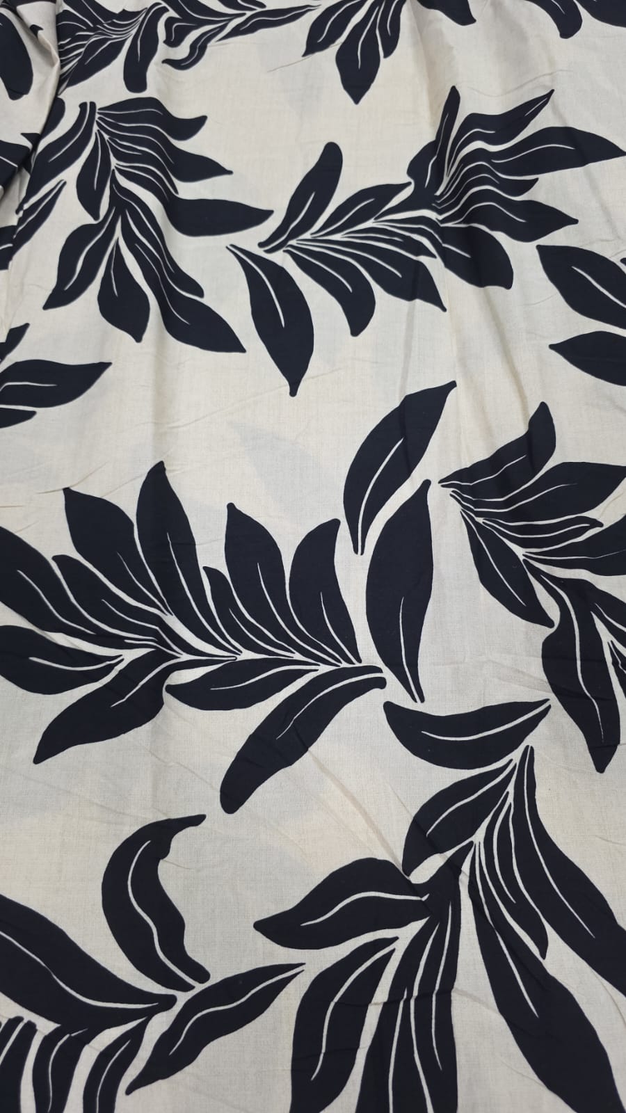 Viscose estampada preto fundo natural - Comprimento 2 m x Largura 1,40 m 