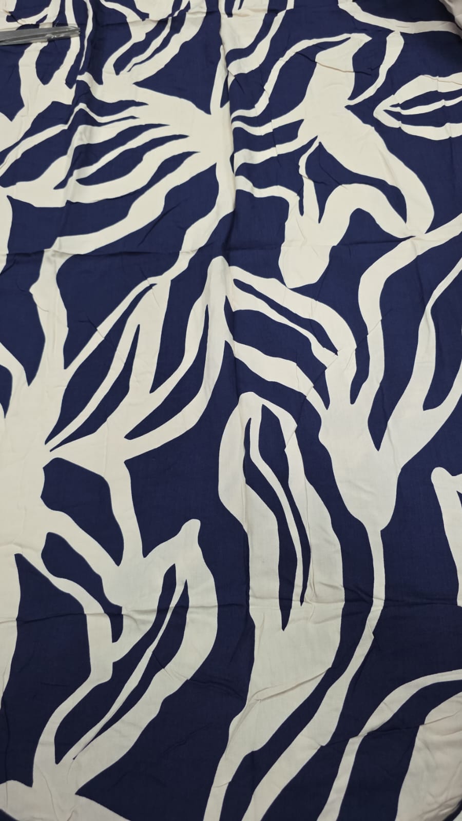 Viscose pesada creme com marinho - Comprimento 2 m x Largura 1,40 m  