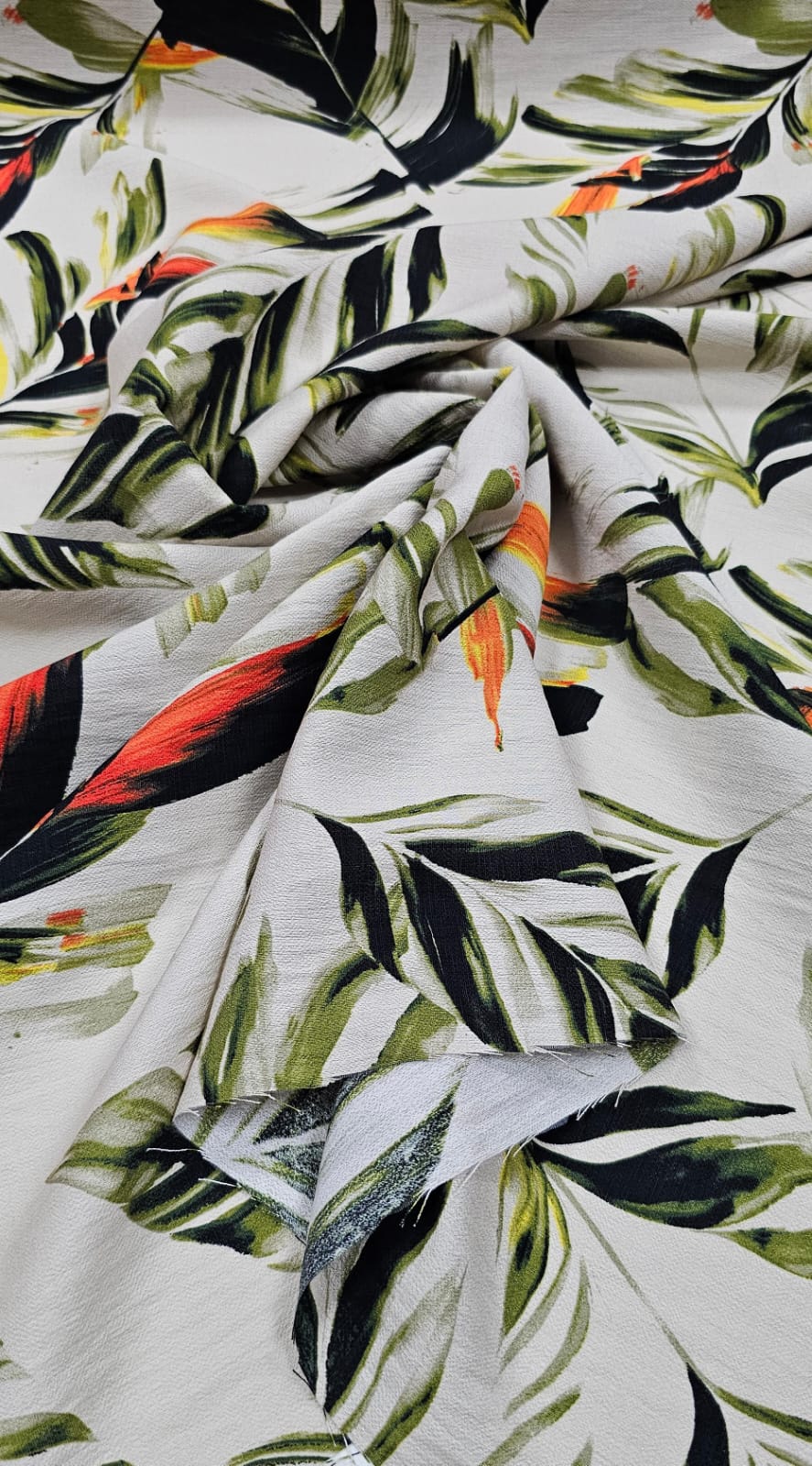 Viscose Pesada Rustique Estampada Floral Verde com Laranja 11B