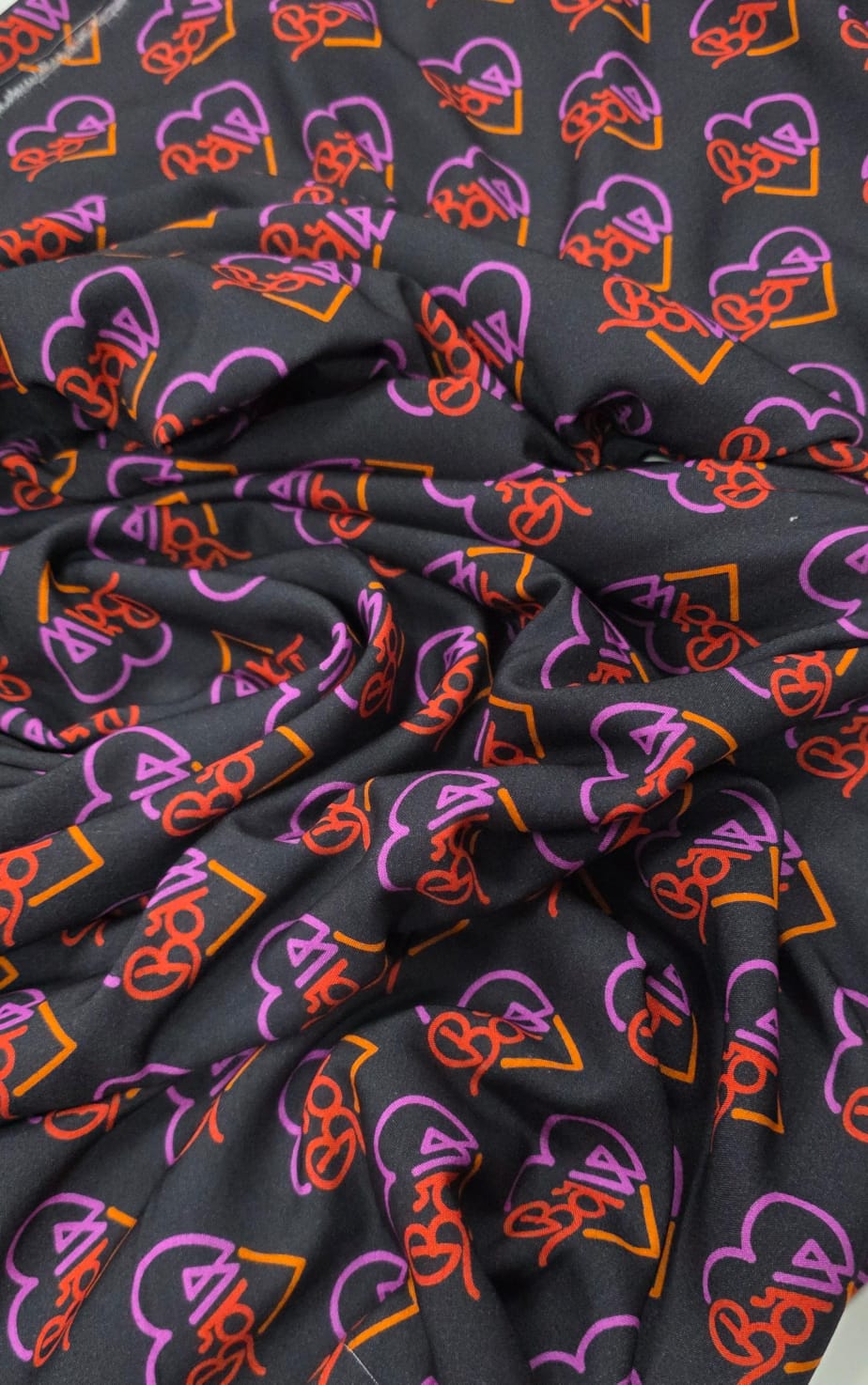 Viscose Premium Baw Corações Fundo preto - Comprimento 2 m x Largura 1,47 m