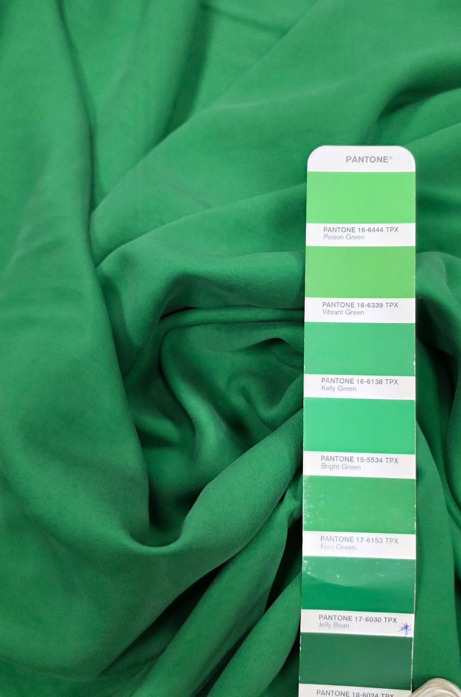 Viscose Lisa Premium Sarjada Aveludada Verde Bandeira
